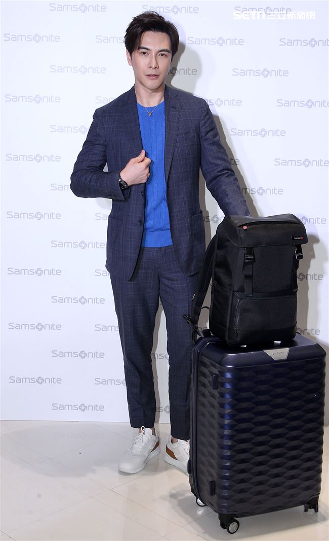 謝佳見與粉絲手作禮物白色情人節放閃。（記者邱榮吉/攝影）