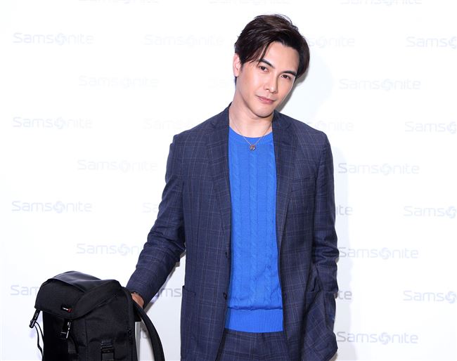 謝佳見與粉絲手作禮物白色情人節放閃。（記者邱榮吉/攝影）