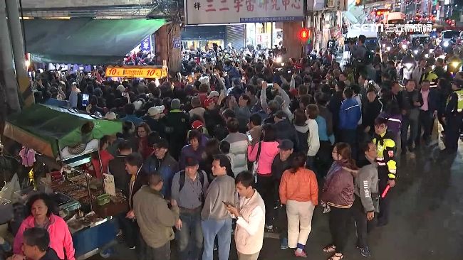 韓冰拜票場面失控攤商怒　鄭世維致歉