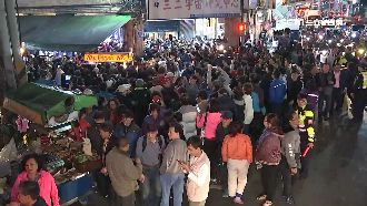 韓冰拜票場面失控攤商怒　鄭世維致歉