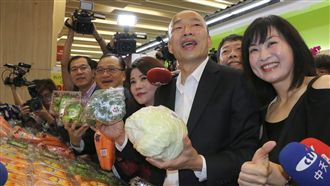 高雄很缺錢!韓:跟我合照要喊這句話