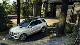 ▲GLE不僅提供分期優惠，更加碼一年乙式保險與3年保養套裝。（圖／Mercedes-Benz提供）