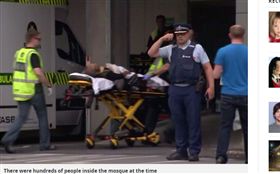 紐西蘭清真寺遭槍手掃射至少6死　目擊者：身邊都是屍體(圖/MIRROR)