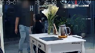 騙小孩幫開門　惡劣男闖店竊走名牌包