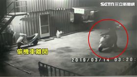 許姓騎士，3月14日凌晨跑進拖吊場裡，想把自己機車偷騎出去。