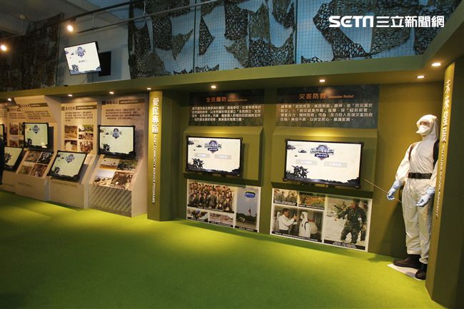 陸軍司令部舉辦「臨陣當先、步兵特展」活動，司令王信龍上將親臨主持。（記者邱榮吉/攝影）