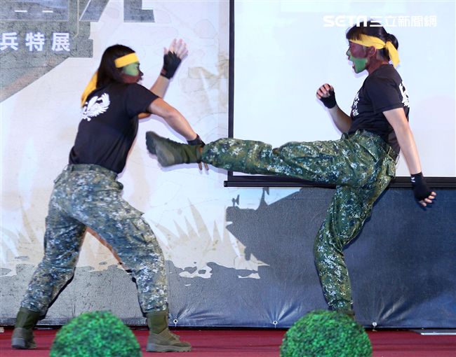 陸軍司令部舉辦「臨陣當先、步兵特展」活動，司令王信龍上將親臨主持。（記者邱榮吉/攝影）