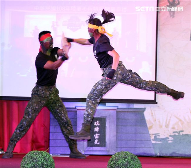 陸軍司令部舉辦「臨陣當先、步兵特展」活動，司令王信龍上將親臨主持。（記者邱榮吉/攝影）