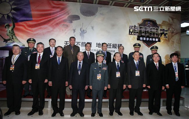 陸軍司令部舉辦「臨陣當先、步兵特展」活動，司令王信龍上將親臨主持。（記者邱榮吉/攝影）