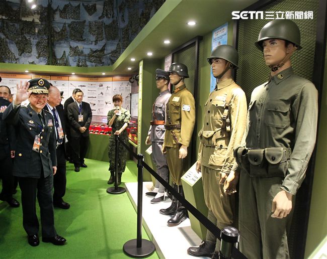 陸軍司令部舉辦「臨陣當先、步兵特展」活動，司令王信龍上將親臨主持。（記者邱榮吉/攝影）