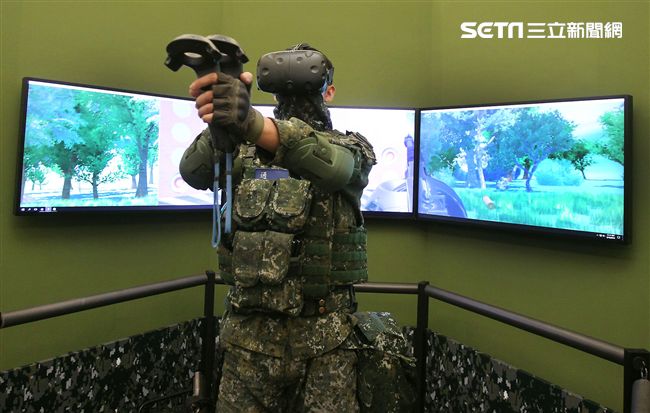 陸軍司令部舉辦「臨陣當先、步兵特展」活動，司令王信龍上將親臨主持。（記者邱榮吉/攝影）