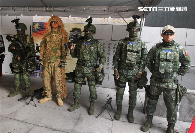 陸軍司令部舉辦「臨陣當先、步兵特展」活動，司令王信龍上將親臨主持。（記者邱榮吉/攝影）