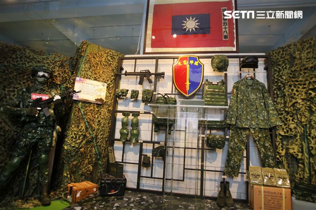 陸軍司令部舉辦「臨陣當先、步兵特展」活動，司令王信龍上將親臨主持。（記者邱榮吉/攝影）