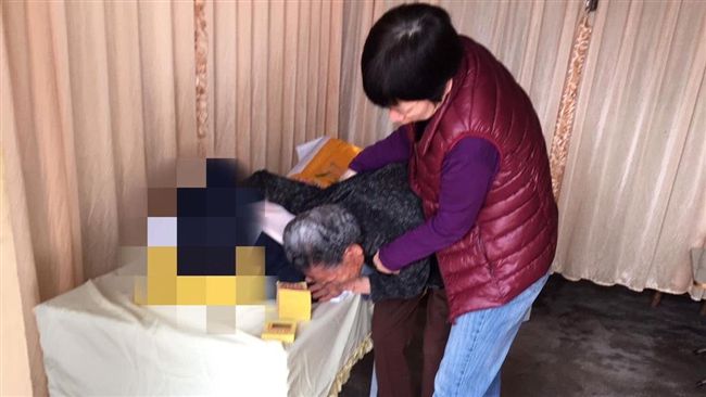 送行者也是人！看9旬老母這一幕淚崩