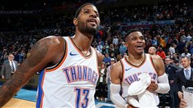 NBA／扯！威少、喬治秀高難度空接
NBA,奧克拉荷馬雷霆,Russell Westbrook,Paul George,空中接力
翻攝自推特