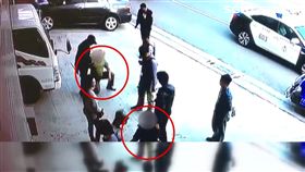 台中一名63歲廖姓男子，是土木工程大包商，過年前付了20萬給林姓男子，但控訴對方沒將工程完成，雙方爆發激烈衝突。