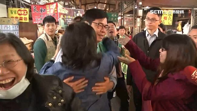 綠營守三重！陳其邁陪余天掃街抗韓流