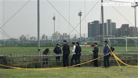 檢警為了釐清淡江女大生的死因，決定重回現場進行採證（楊忠翰攝）