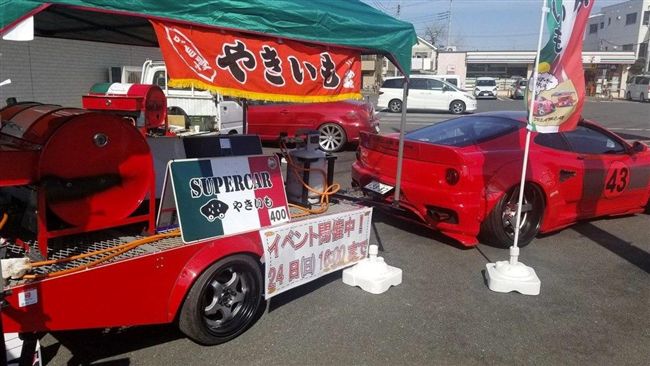 開名車賣烤番薯！背後原因讓人妻羨慕