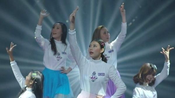 女團選秀走鐘變廟會　網驚：在念佛經