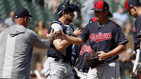 ▲胡智為（右）被教練換下場。（圖／美聯社／達志影像）