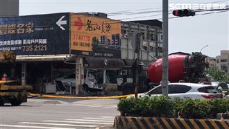 水泥車撞休旅車！衝進高雄仁武烤鴨店