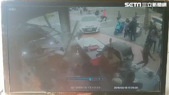 水泥車衝撞烤鴨店　5秒逃命瞬間曝光