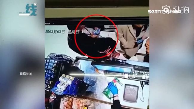手機支付藏風險！男排後頭盜刷QR碼