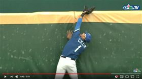 ▲林哲瑄沒收陳仕朋的2分全壘打。（圖／翻攝自CPBLTV）