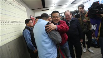 有風度的落選者　不理性的支持者