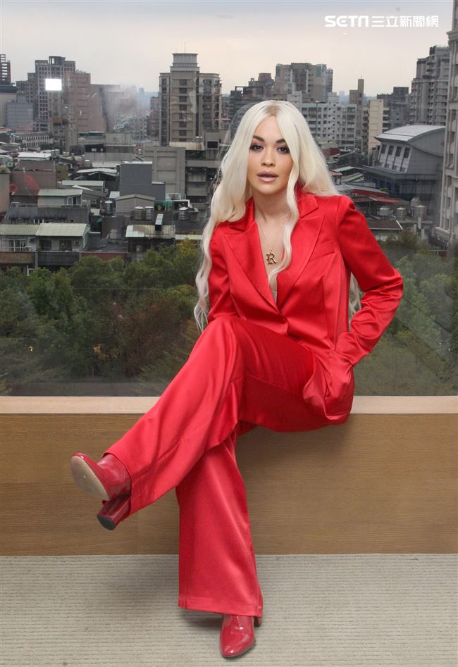 英國女歌手瑞塔・歐拉來台舉辦小型演唱會與粉絲近距離的接觸。（記者邱榮吉/攝影）