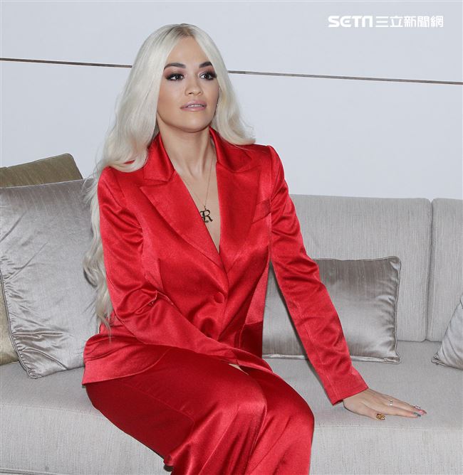 英國女歌手瑞塔・歐拉來台舉辦小型演唱會與粉絲近距離的接觸。（記者邱榮吉/攝影）