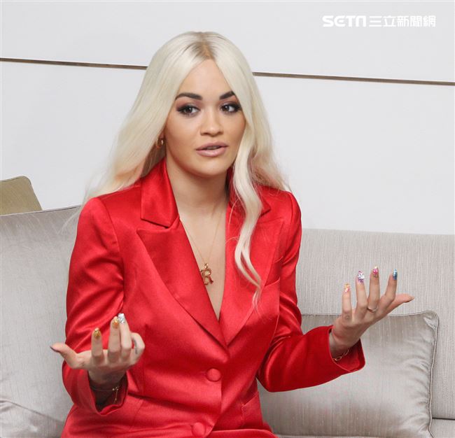 英國女歌手瑞塔・歐拉來台舉辦小型演唱會與粉絲近距離的接觸。（記者邱榮吉/攝影）