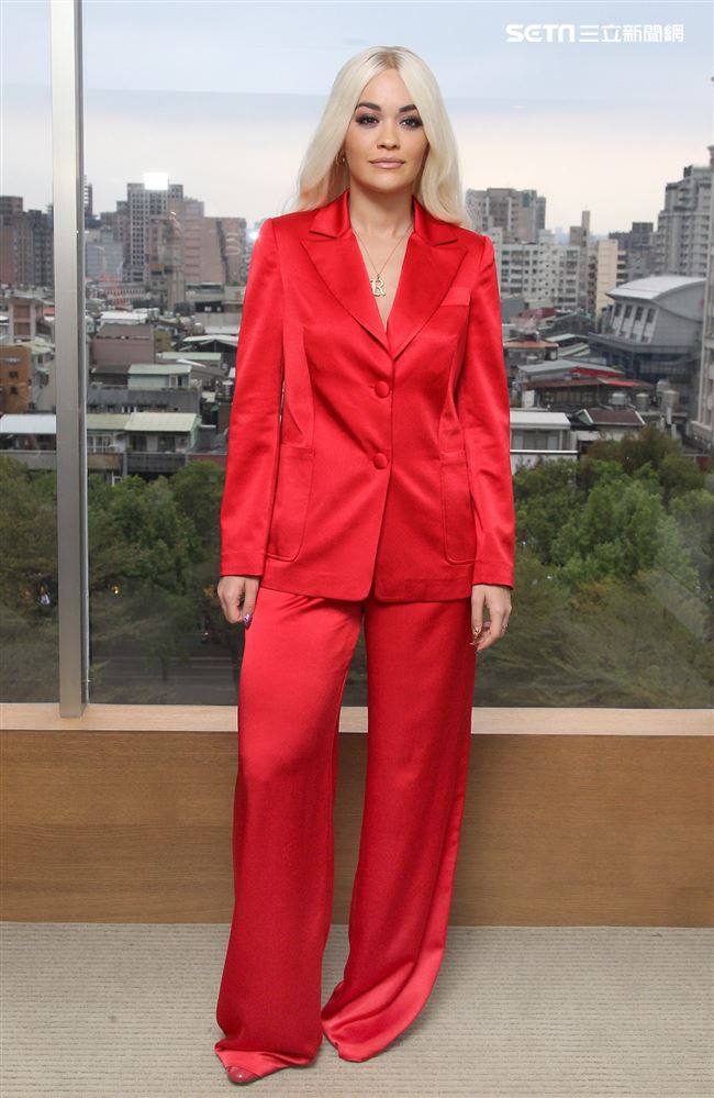 英國女歌手瑞塔・歐拉來台舉辦小型演唱會與粉絲近距離的接觸。（記者邱榮吉/攝影）