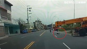 騎士穿越起重機下方　遭鋼繩割頸慘死