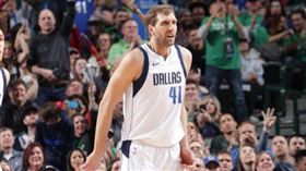 ▲諾威斯基在效力達拉斯超過20個年頭。（圖／翻攝自NBA推特）