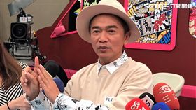 吳宗憲還原4年前與女兒在班機上的過程。（圖／記者蔡世偉攝影）