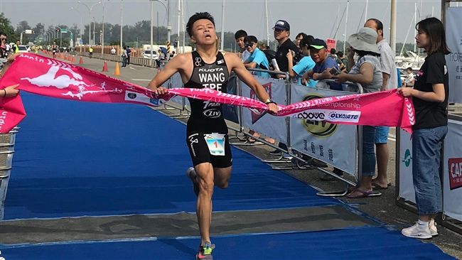 鐵人三項／安平賽王威凱、張绮文冠軍