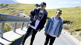 草屯囝仔首張專輯《貓霧仔光》MV到合歡山取景。（圖／混血兒娛樂提供）