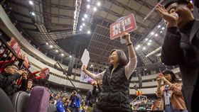 蔡英文總統17日下午現身HBL高中籃球聯賽甲級聯賽冠軍賽。（圖／翻攝蔡英文臉書）