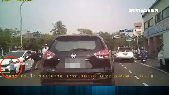 大人帶頭違規穿車陣　2歲童暴衝遭撞