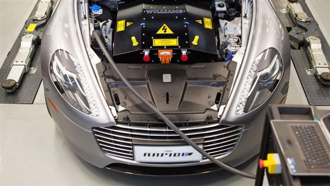 影／特務響應環保　007改開電動車