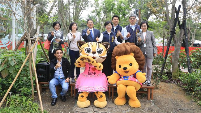 新竹縣長遊花博　宣傳「新竹周」半價