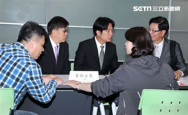 前行政院長賴清德宣布總統大選前往民進黨部登記2020總統提名。（記者邱榮吉/攝影）