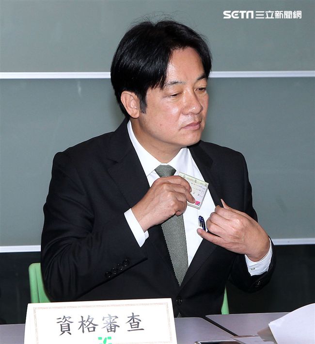 前行政院長賴清德宣布總統大選前往民進黨部登記2020總統提名。（記者邱榮吉/攝影）