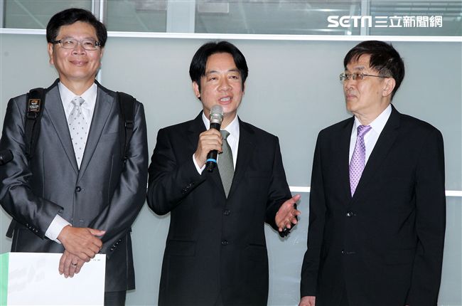 前行政院長賴清德宣布總統大選前往民進黨部登記2020總統提名。（記者邱榮吉/攝影）