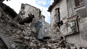 16:9
地震 earthquake
圖／翻攝自pixabay
https://pixabay.com/photos/earthquake-rubble-l-aquila-collapse-1665870/