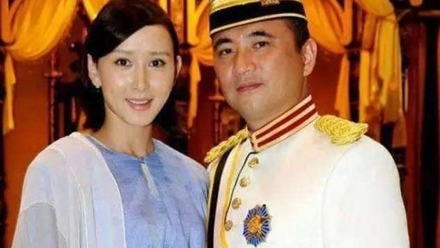 豪門婚怎麼了？「百億闊太」喝到爛醉