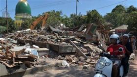 印尼龍目島規模5.5地震！馬來西亞旅行團2死7傷（圖／翻攝自Twitter）