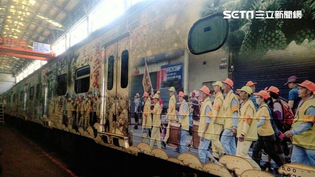 拱天宮繫手台鐵！推白沙屯媽彩繪火車